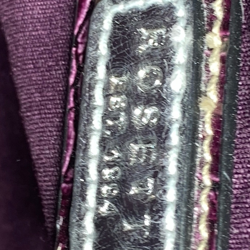 Elegant Crocodile-Embossed Shoulder Bag in Rich Purple - Picture 8 of 10